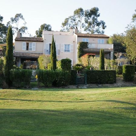 Charmantes Haus Im Golf Club Saint Tropez Exteriör bild