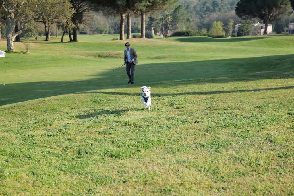 Charmantes Haus Im Golf Club Saint Tropez Exteriör bild