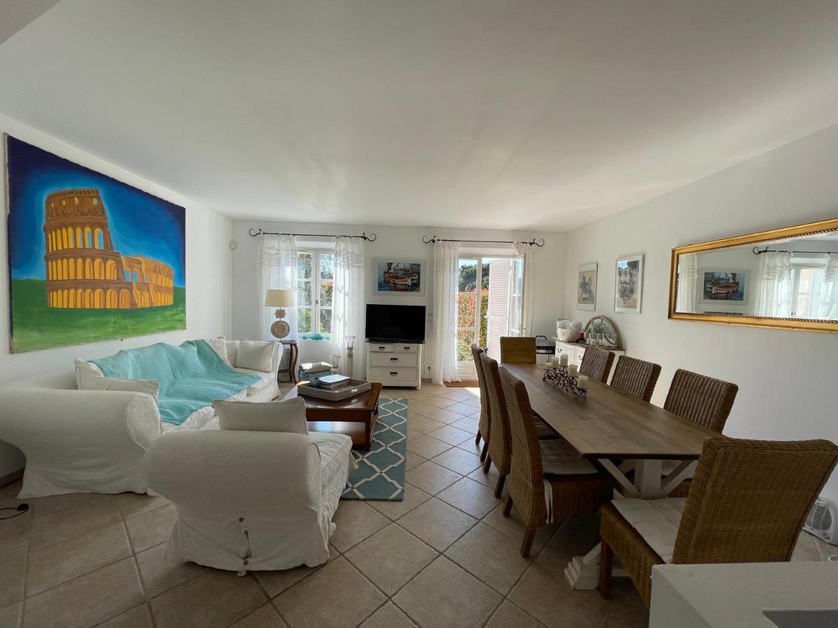 Charmantes Haus Im Golf Club Saint Tropez Exteriör bild