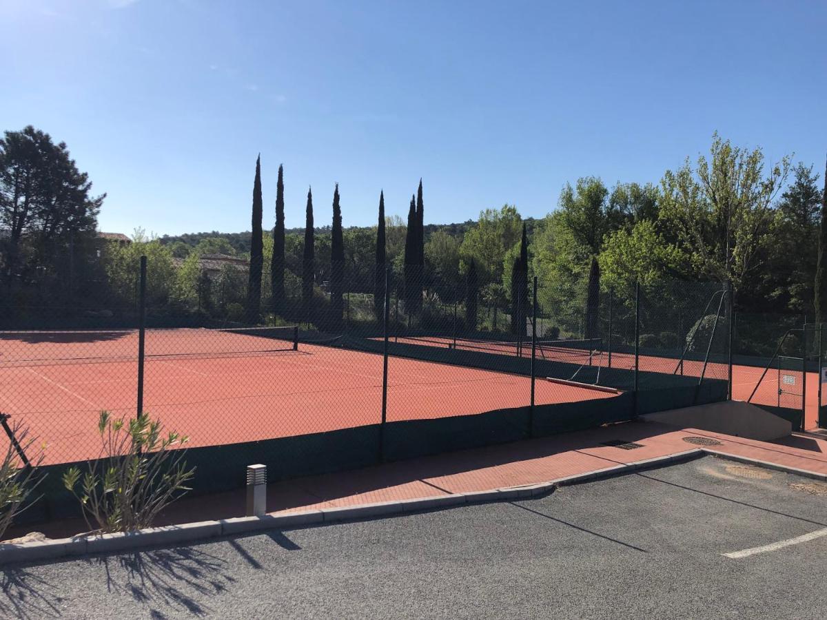 Charmantes Haus Im Golf Club Saint Tropez Exteriör bild