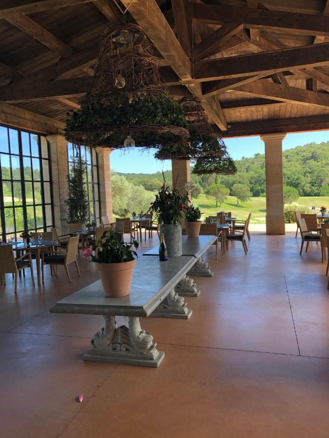 Charmantes Haus Im Golf Club Saint Tropez Exteriör bild
