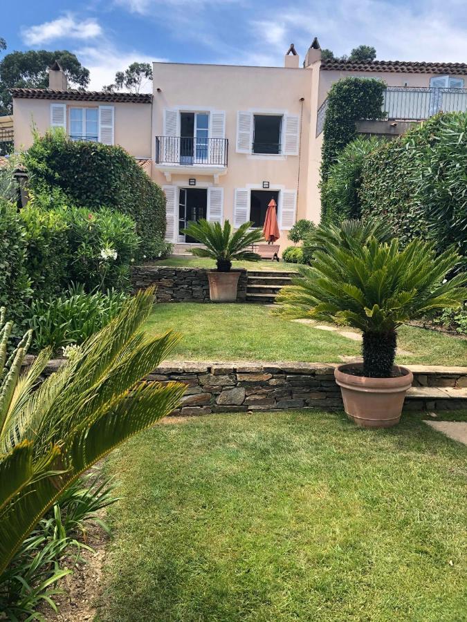 Charmantes Haus Im Golf Club Saint Tropez Exteriör bild
