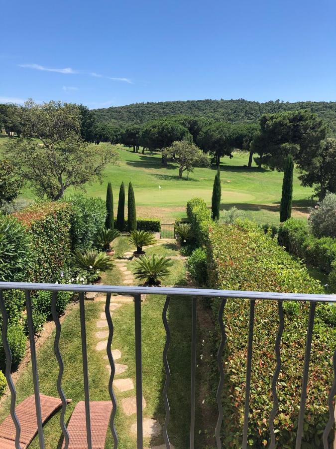 Charmantes Haus Im Golf Club Saint Tropez Exteriör bild