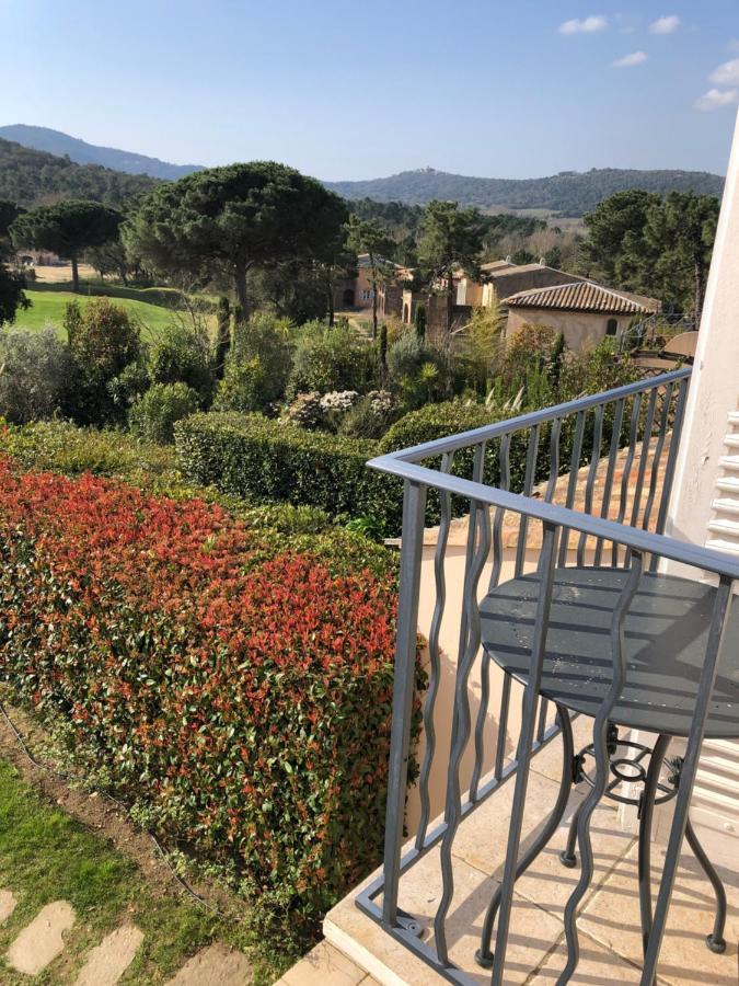 Charmantes Haus Im Golf Club Saint Tropez Exteriör bild