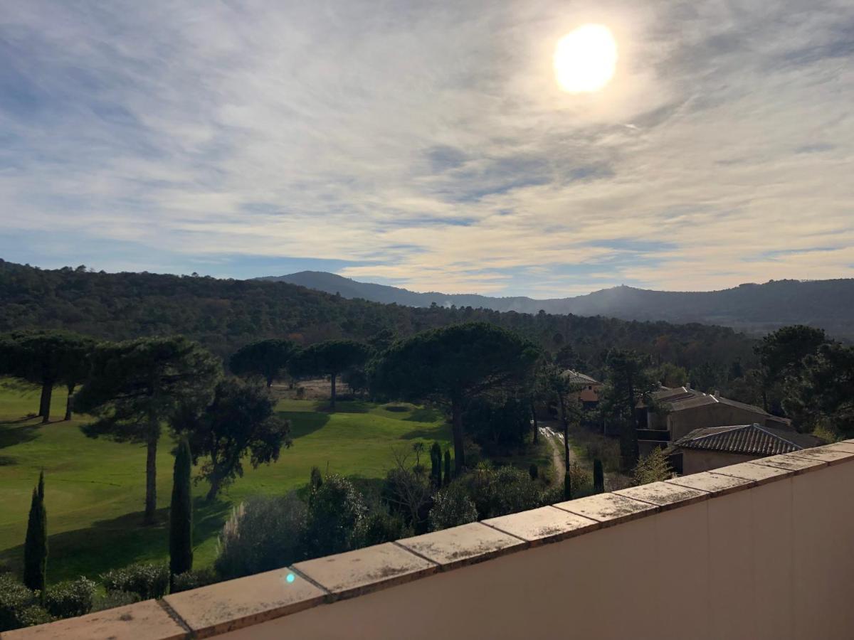 Charmantes Haus Im Golf Club Saint Tropez Exteriör bild