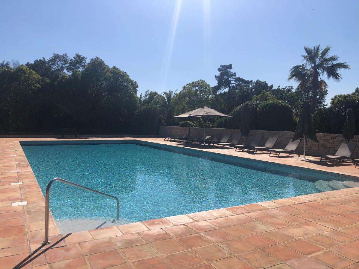 Charmantes Haus Im Golf Club Saint Tropez Exteriör bild