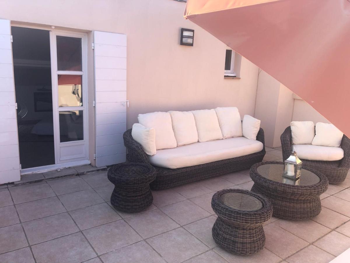 Charmantes Haus Im Golf Club Saint Tropez Exteriör bild